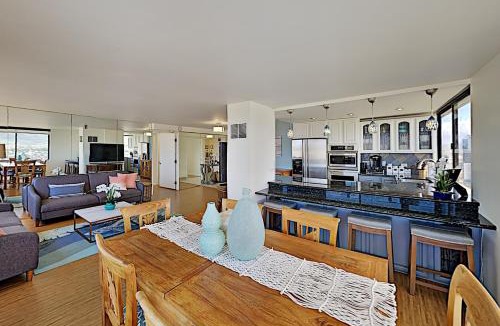 McCully - Moiliili Apartment | Breathtaking Hawaiian Monarch 2-Bedroom Penthouse