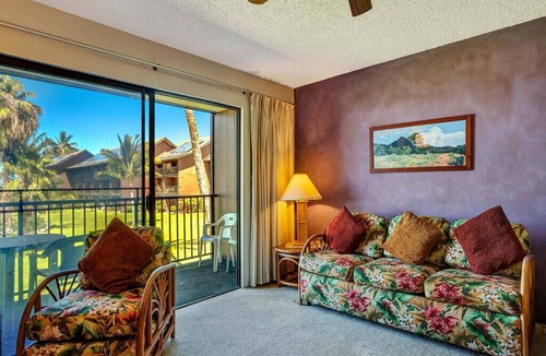 Kaunakakai Condo | Bright Ocean View w/Lanai, Cable-TV, and WiFi–#220