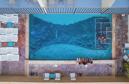 Waikiki Hotel | Budget Friendly, Spacious Suite, Full Kitchenette & Lanai - Near Waikiki Beach!