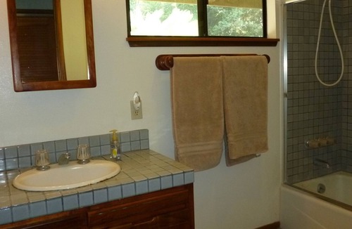 Honaunau-Napoopoo House | Budget Room, Beautiful B&B, ocean views, great location, no cleaning fees