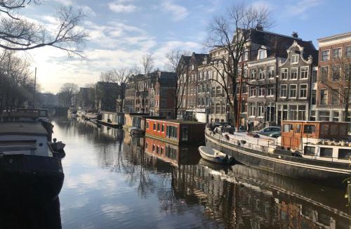 Jordaan Apartment | Canal view luxury apartment in the Jordaan