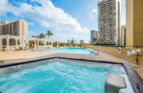 Waikiki Apartment | Canoe Palms Waikiki Pool, Hot Tub, Gym, WiFi, AC