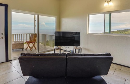 Captain Cook Apartment | Captain Cook Bungalow w/Panoramic Ocean Views!