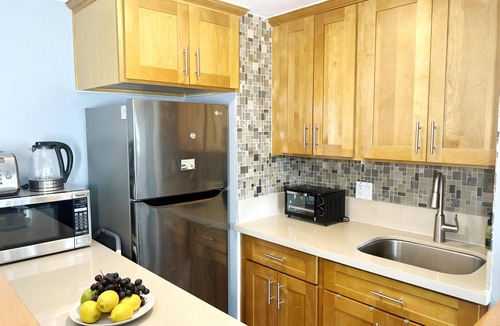 Waikiki Apartment | Center of Waikiki - 1 Bedroom 3 Queen Size Beds