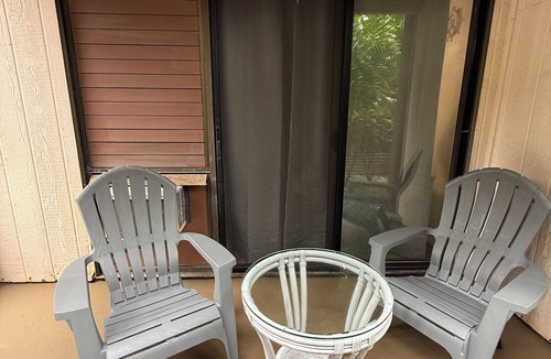 Nawiliwili Condo | Central 2-bedroom ground floor condo in fabulous Lihue with cool AC breeze.