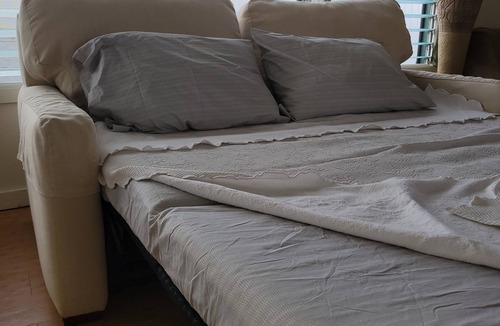 Coconut Grove Bed & Breakfast | Centrally located, pet-friendly, 1 bedroom in Kailua