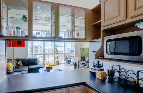 Tantalus Apartment | Charming 1-bedroom penthouse corner unit in welcoming Honolulu neighborhood