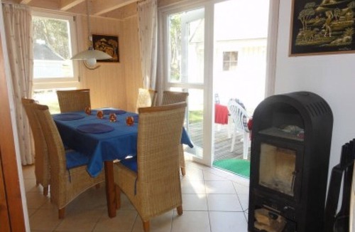 Gohren House | Charming vacation home Hus Utkiek 226 in Baabe. Pure relaxation in the sauna or hot tub. Seasonal beach chair for relaxing days at the beach. Insect screens for carefree summer evenings
