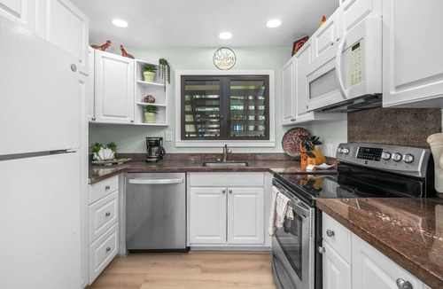Lihue Condo | Cheery Condo Steps from the Surf - Kaha Lani 127