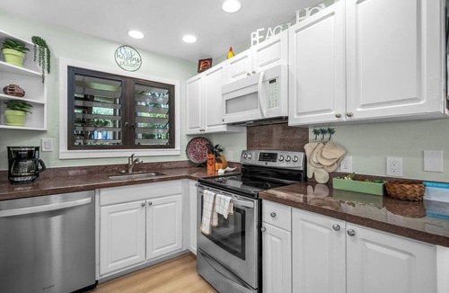 Lihue Condo | Cheery Condo Steps from the Surf - Kaha Lani 127