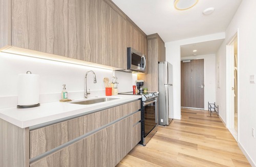 Ala Moana Condo | Chic Studio with Skyline Views at The Park on Keeaumoku