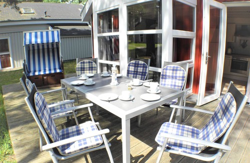 Gohren House | Child-friendly vacation home Ostseeblick 205 in Baabe. Cozy patio with a beach chair, patio furniture, and an outdoor grill. A spa with a whirlpool and sauna for a relaxing vacation