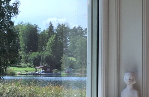 Sodersvik House | Cottage 30 meters to the sea. Boat with motor + Canoe. WiFi (250 Mbit/sec). WC.