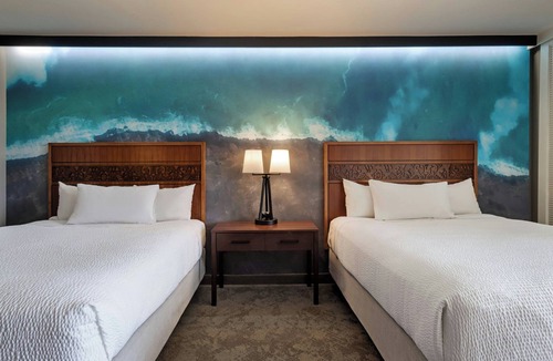 Historic Kailua Village Hotel | Courtyard by Marriott King Kamehameha's Kona Beach Hotel