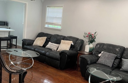 Gonzales House | Cozy and spacious house: 7 beds & 3 bathrooms only 2 miles from I-10