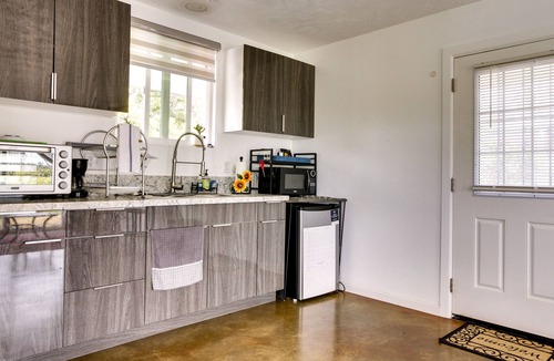 Keaau Apartment | Cozy Keaau Vacation Rental - 1 Mi to Ocean!