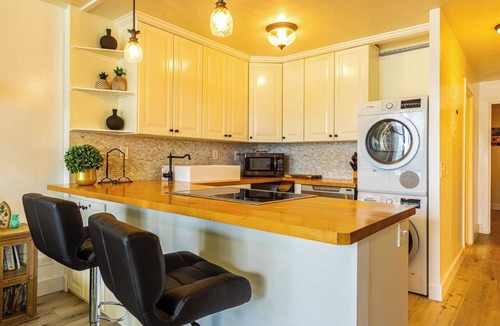 Maalaea Condo | Cozy Oceanfront Condo Whales Pool Beach Access and Central Maalaea Location