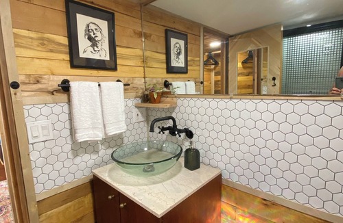 Keaau Cottage | Cozy Tiny House Near Hilo & Volcano with Private Outdoor Space