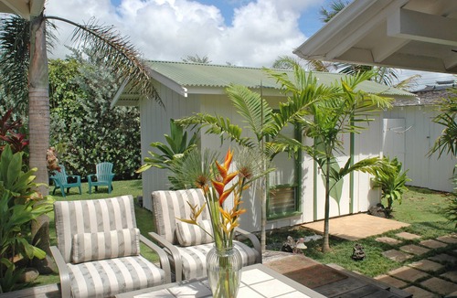 Kapaa Cottage | Dazzling Oceanfront Views in a Relaxing Vintage Cottage