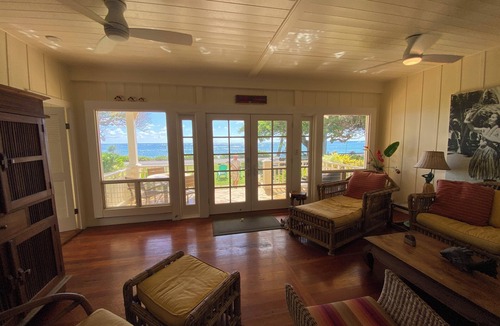 Kapaa Cottage | Dazzling Oceanfront Views in a Relaxing Vintage Cottage