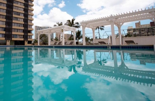 McCully - Moiliili Condo | Delightful Hawaiian Monarch Studio | Pool + Gym