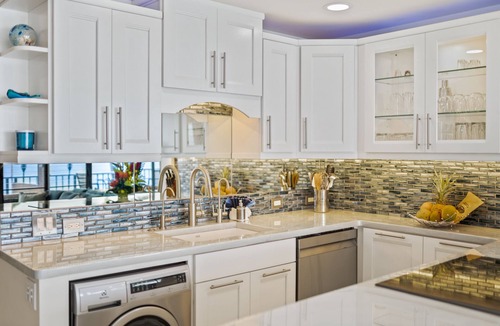 Maalaea Condo | DIRECT OCEANFRONT LUXURY ON THE SOUTH SIDE! ROMANTIC AND PEACEFUL!