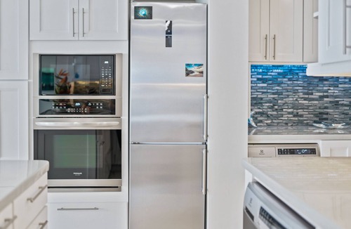 Maalaea Condo | DIRECT OCEANFRONT LUXURY ON THE SOUTH SIDE! ROMANTIC AND PEACEFUL!
