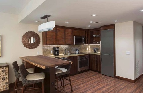 Waikiki Resort | Discover Tropical Luxury at The Grand Islander by Hilton Grand Vacations