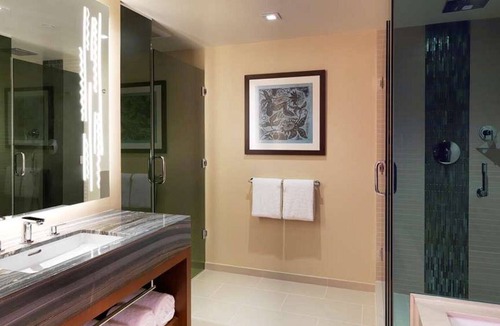 Waikiki Resort | Discover Tropical Luxury at The Grand Islander by Hilton Grand Vacations
