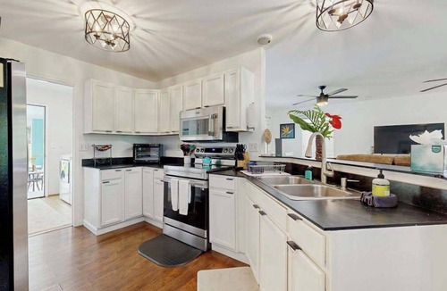 Kapoho House | Dog-Friendly Pahoa Home Near the Ocean with Lanai, W/D & WiFi