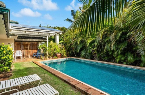 Bayview Apartment | Double Studio Suites with Private Pool and AC, walk to Beach