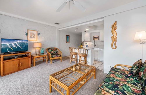 Kailua-Kona Condo | 🏖️Easy-Access Kona Condo | Garden & Ocean Views