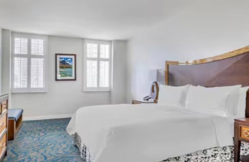 Waikiki Resort | Elevate Your Hawaiian Getaway at Lagoon Tower by Hilton – 2 Bedroom Ocean View