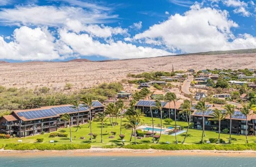 Kaunakakai Condo | Enjoy laid-back Molokai living in this vacation home with a private lanai leading onto the resort’s