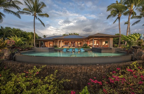 Kaupulehu House | Experience luxury at Hale Kahikole in Kailua Kona, featuring 5 bedrooms and a private pool.