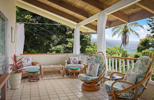 Honaunau-Napoopoo House | Experience ocean views at Hale Mauka, a spacious 3-bedroom retreat in Captain Cook, HI.