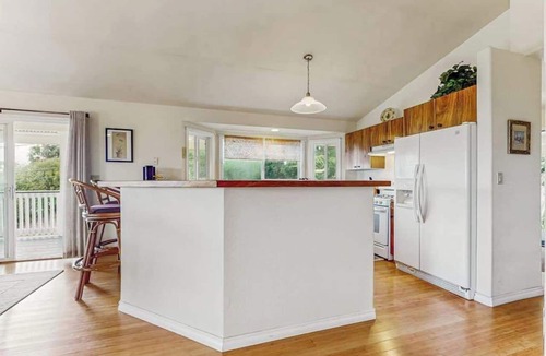 Kamuela House | Family Comfort with Mountain Views & Hot Tub in Waimea