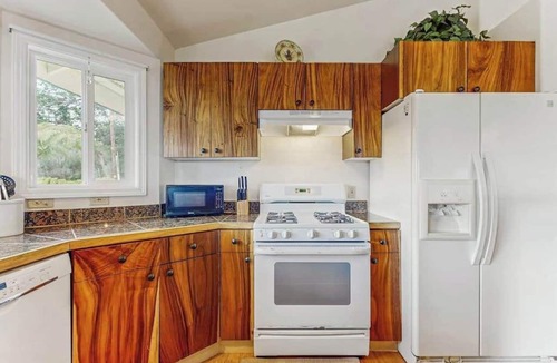 Kamuela House | Family Comfort with Mountain Views & Hot Tub in Waimea