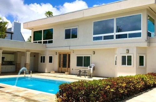 Kahala House | Family Estate in premier neighborhood close to waikiki