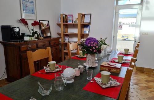 Cravant Bed & Breakfast | Ferme rénovée au calme - 4 chambres, petit-déjeuner inclu - FR-1-590-450