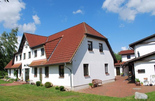 Dargun Apartment | Flat "Fehmarn" with communal pool