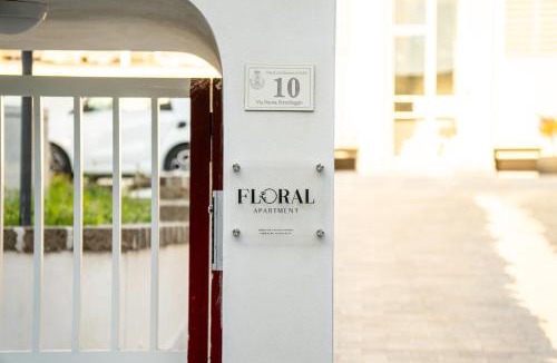 Castellammare di Stabia Cabin | Floral Apartment