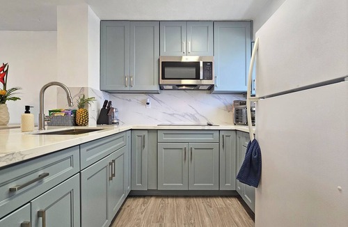 McCully - Moiliili Condo | Free Parking, Beach Gear Included, 2BR 1BA in Waikiki