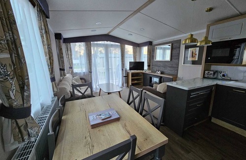 Hamworthy House | Freesia 3 Bedroom Modern Caravan Rockley Park, Poole Harbour, Dorset. Dogs free.