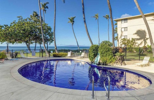 Maalaea Condo | Front-Row Ocean View retreat, Whales, Sunsets, Steps to Beach, Kanai A Nalu #319