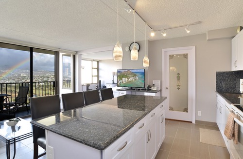Waikiki Apartment | Fully Remodeled Unit with Free Parking, Swimming Pool, Hottub, Sauna and More