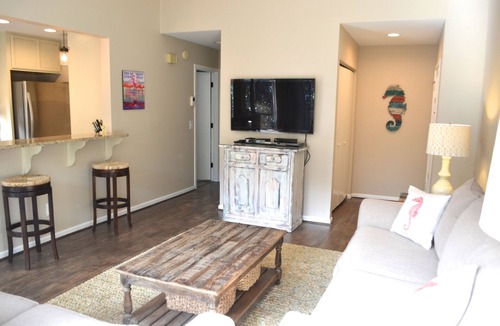 Sea Pines Condo | Fully Renovated Top-Floor Sea Pines Villa near Harbour Town in Lighthouse Tennis