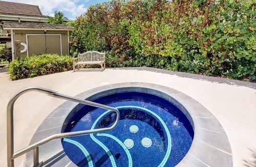 Wailua Hotel | Garden View 1BR Suite with Outdoor Swimming Pool & Parking Included