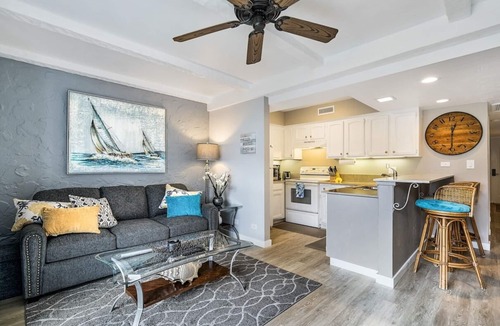 Kailua-Kona Condo | 🏖️Garden View Kona Condo w/Ocean Peek | Casa 221