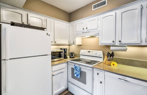 Kailua-Kona Condo | 🏖️Garden View Kona Condo w/Ocean Peek | Casa 221